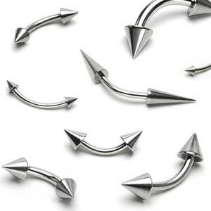 Piercing do obočia z ocele - dva lesklé špicaté hroty - Rozmer: 1,2 mm x 10 mm x 3x3 mm