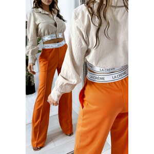 Dámsky komplet, oranžové nohavice + košeľa vo farbe LATTE
