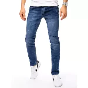 Klasické modré džínsové nohavice.