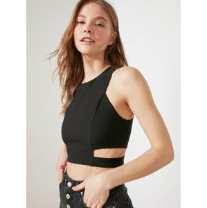 Čierny crop top s priestrihmi Trendyol