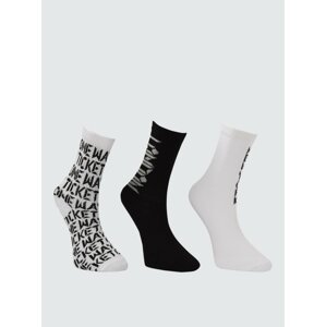Sada troch párov dámskych vzorovaných ponožiek v čiernej a bielej farbe Trendyol