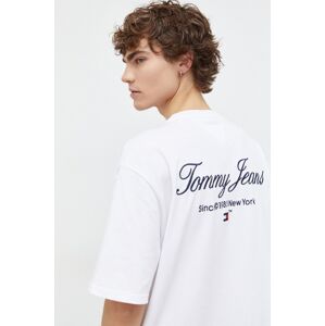 Bavlnené tričko Tommy Jeans pánsky,biela farba,s nášivkou,DM0DM18273