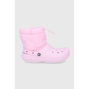 Snehule Crocs Classic Lined Neo Puff Boot ružová farba, 206630