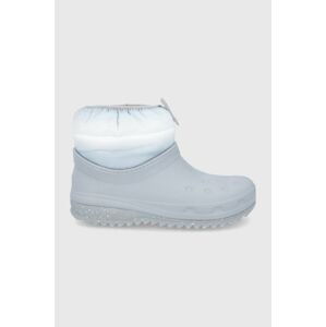 Snehule Crocs Classic Neo Puff Shorty Boot šedá farba, 207311