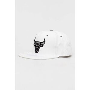 Šiltovka Mitchell&Ness CHICAGO BULLS biela farba, s nášivkou