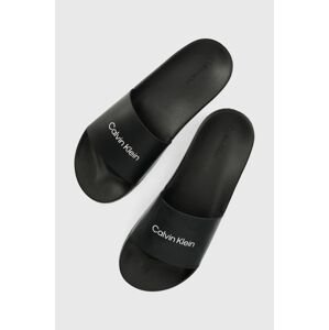 Šľapky Calvin Klein CHUNCKY POOL SLIDE R pánske, čierna farba, HM0HM01063