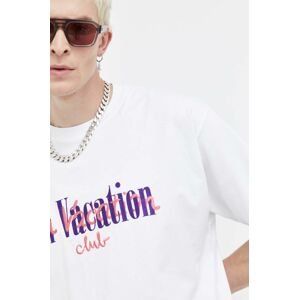 Bavlnené tričko On Vacation pánsky, biela farba, s nášivkou