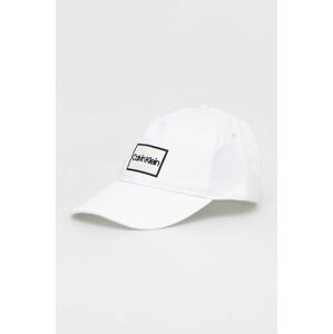 Bavlnená čiapka Calvin Klein biela farba, jednofarebná