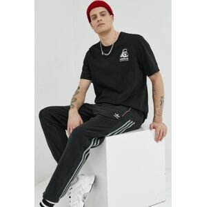 Bavlnené tričko adidas Originals čierna farba, s nášivkou