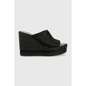 Šľapky Calvin Klein Jeans WEDGE SANDAL WEBBING dámske, čierna farba, na kline, YW0YW00961