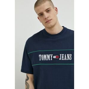 Bavlnené tričko Tommy Jeans tmavomodrá farba, s nášivkou