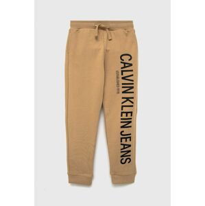 Detské bavlnené nohavice Calvin Klein Jeans béžová farba, s potlačou