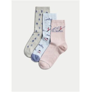 Súprava troch párov dámskych ponožiek s lyžiarskym motívom v ružovej, modrej a šedej farbe Marks & Spencer