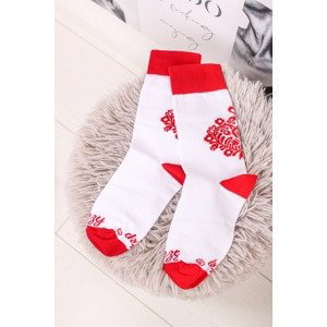 Červeno-biele ponožky Ľudové Srdiečko biele