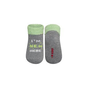 Sivo-zelené kojenecké ponožky I'm New Here