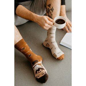 Béžovo-hnedé vzorované ponožky Kávoľúbič