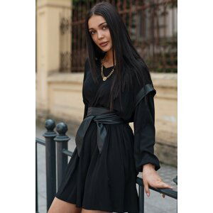 Čierne krátke šaty s prvkami eko kože NU365