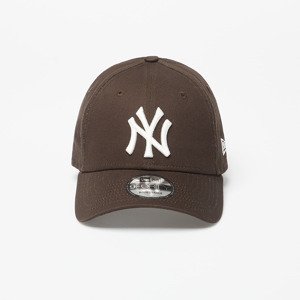 New Era New York Yankees League Essential 9FORTY Adjustable Cap Brown Suede/ Off White